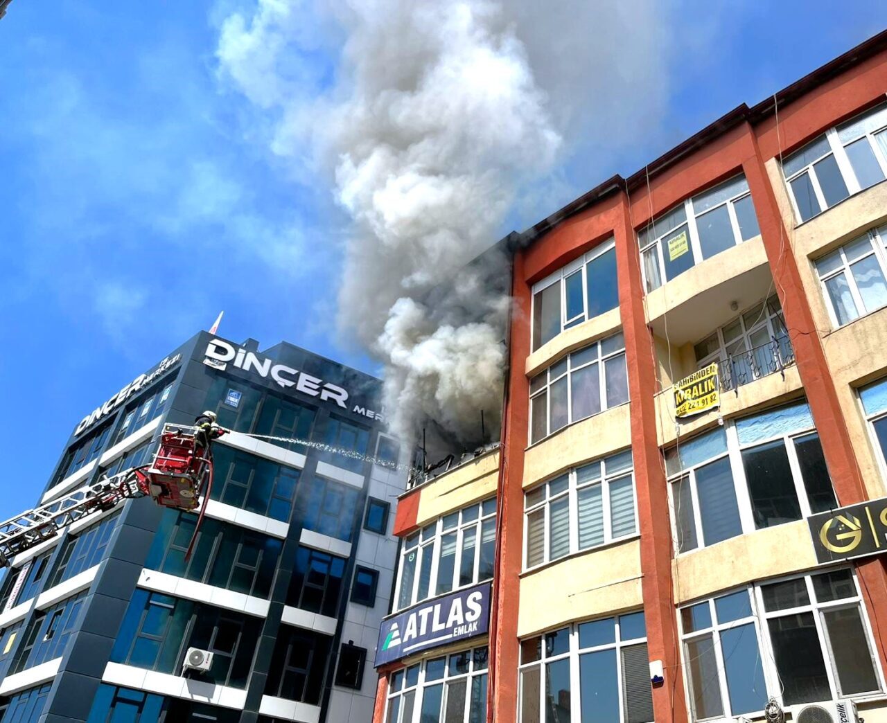 AKSARAY (AA) – Aksaray'da iş merkezinde çıkan yangın, itfaiye ekiplerinin