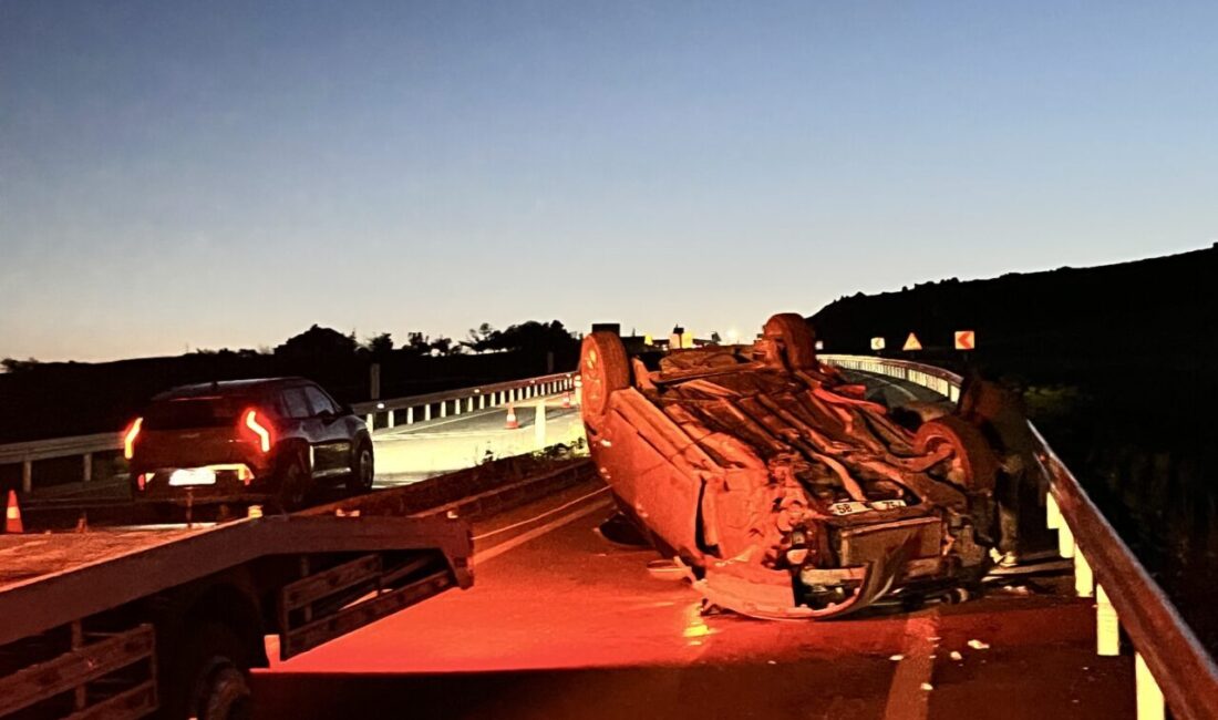 AKSARAY (AA) – Aksaray'da refüje çarpıp devrilen otomobildeki 4'ü çocuk