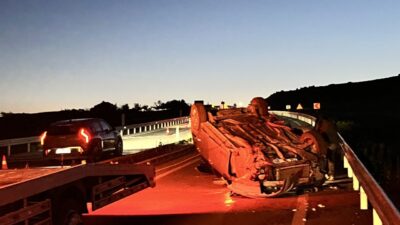 AKSARAY (AA) – Aksaray'da refüje çarpıp devrilen otomobildeki 4'ü çocuk