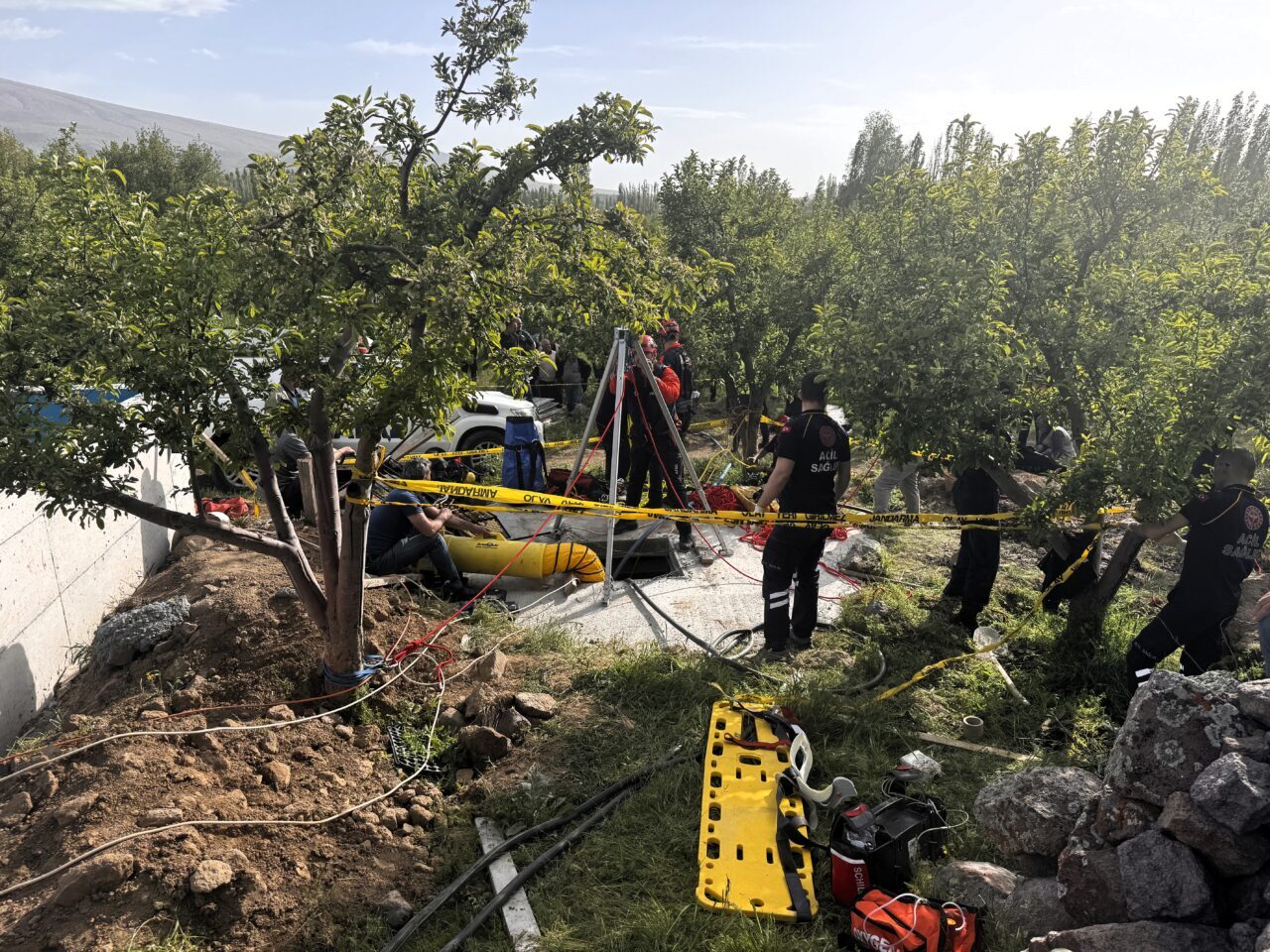 AKSARAY (AA) – Aksaray'da temizlemek için girdikleri kuyuda zehirlenen 2