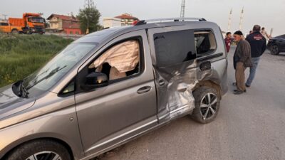 AKSARAY (AA) – Aksaray'da 3 aracın karıştığı zincirleme trafik kazasında
