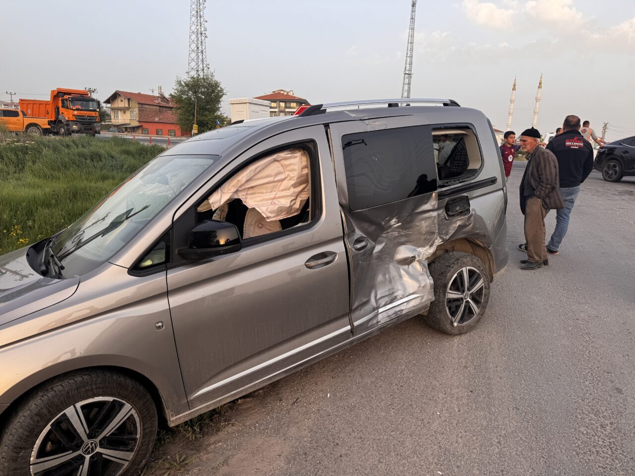AKSARAY (AA) – Aksaray'da 3 aracın karıştığı zincirleme trafik kazasında