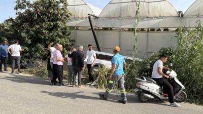 ANTALYA (AA) – Antalya'nın Alanya ilçesinde okul servis aracının yol