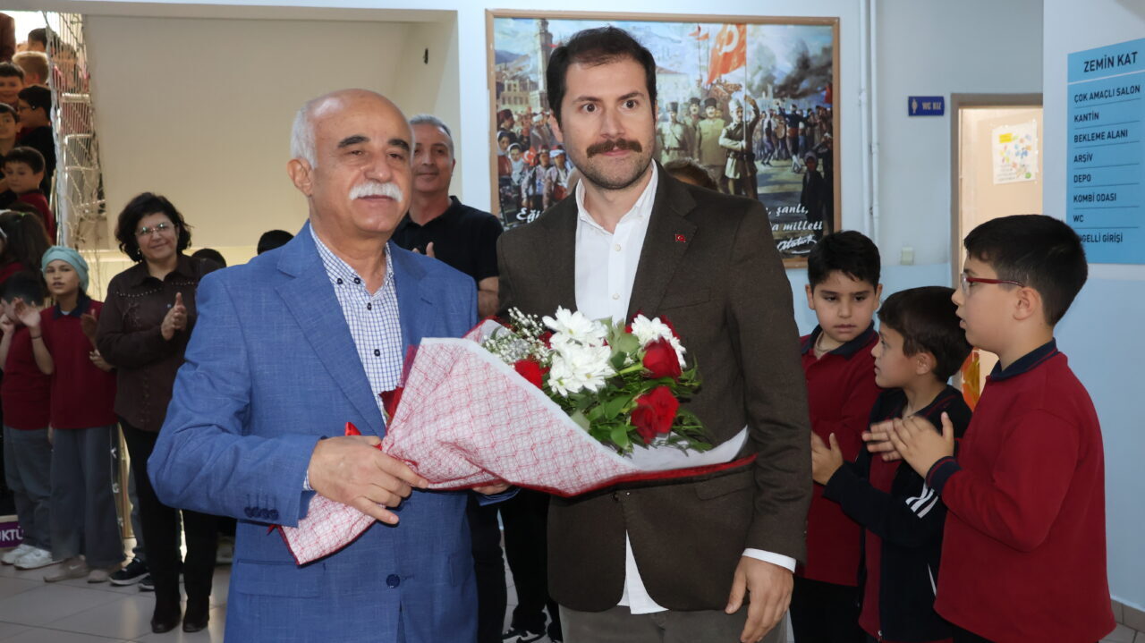 AMASYA (AA) – Amasya'da meslekte 47'nci yılını tamamlayan okul müdürü
