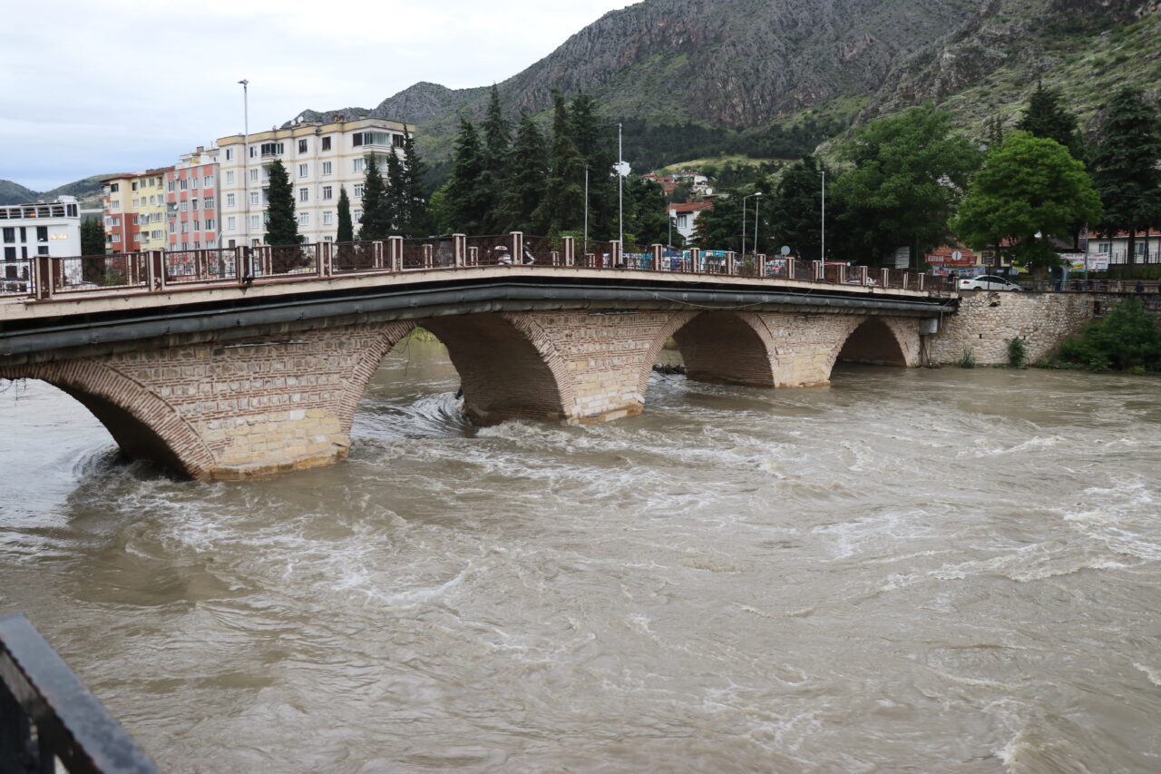 AMASYA (AA) – Amasya'da yaklaşık 10 gündür etkili olan sağanak