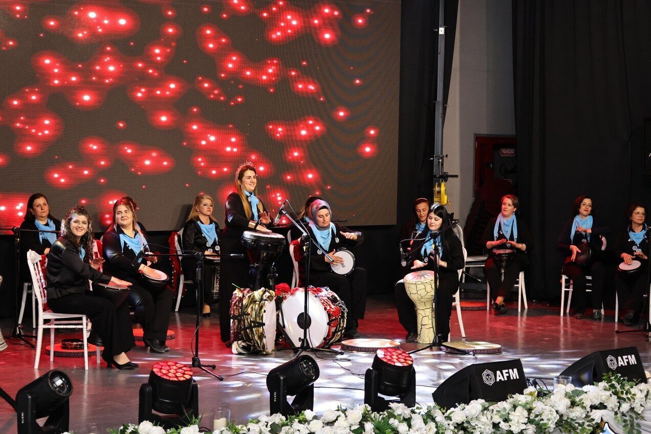 AMASYA (AA) – Amasya’nın Merzifon ilçesinde kadınlardan oluşan ritim grubu,