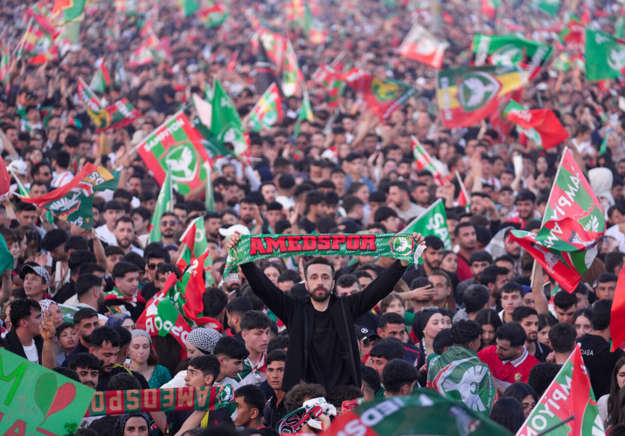 - Kulüp Başkanı Nahit Eren:
- "Amedspor'un dili, rengi, kimliği ve