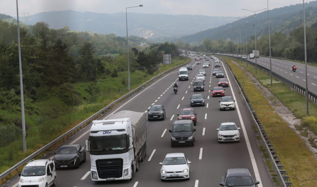 BOLU/SAKARYA/DÜZCE/KOCAELİ (AA) – Anadolu Otoyolu'nun Bolu, Sakarya ve Düzce kesiminde