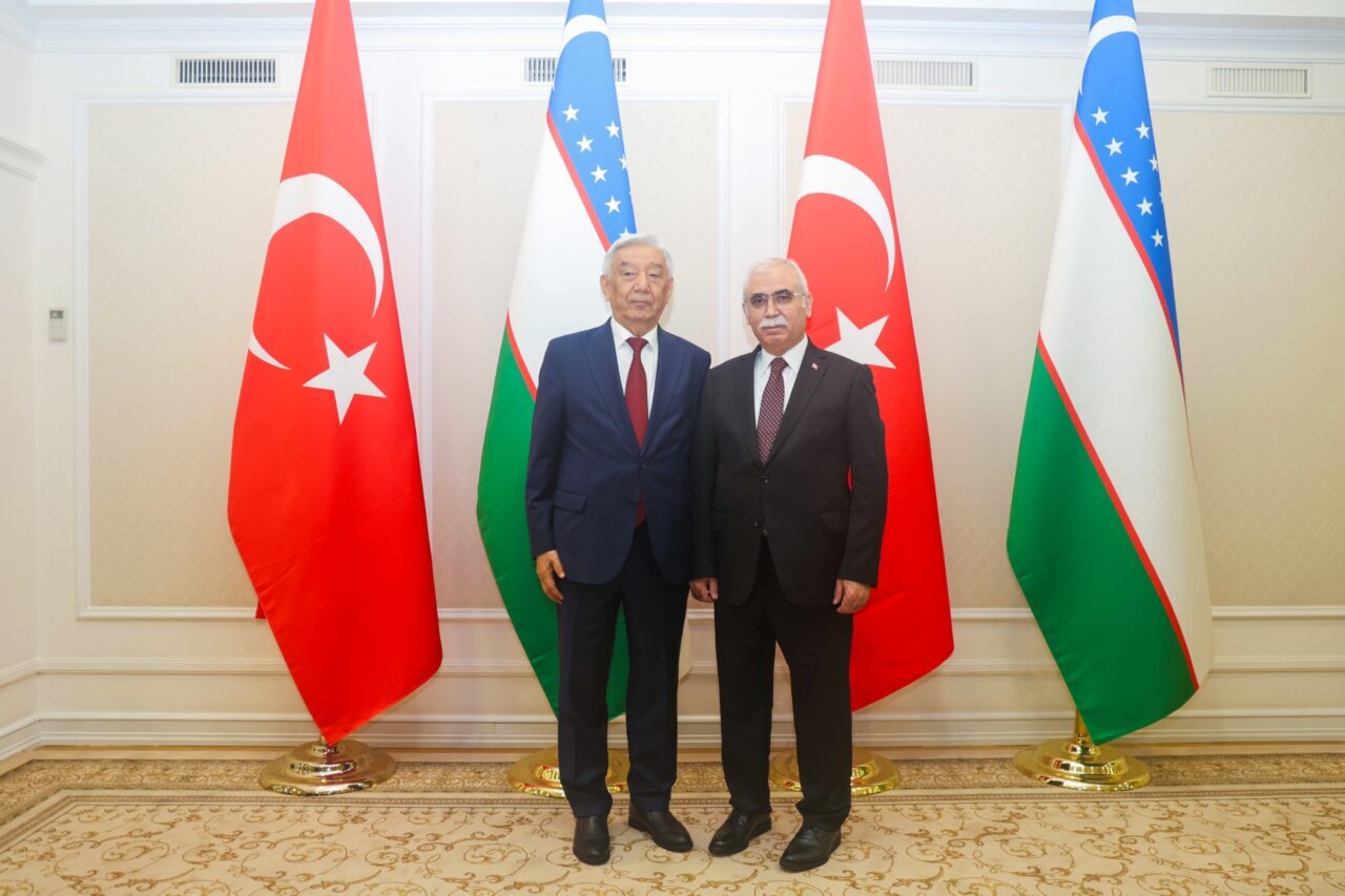 - Özbekistan Anayasa Mahkemesi ile işbirliğinin geliştirilmesine yönelik mutabakat zaptı