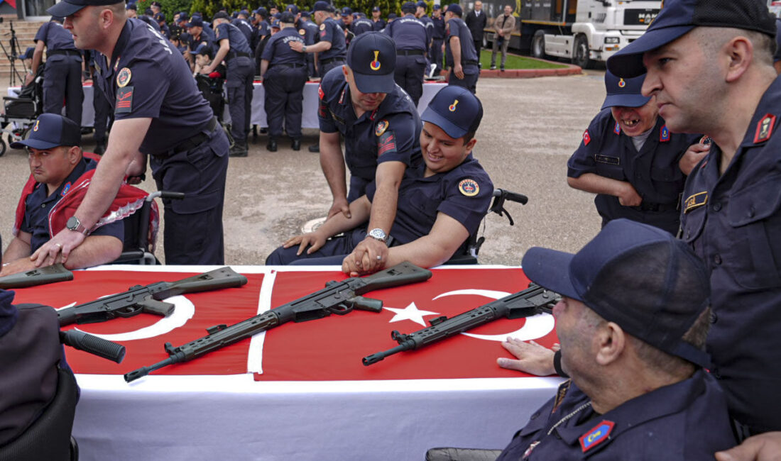 - İl Jandarma Komutanı Tümgeneral Cengiz Yıldız:
- "Şanlı Türk bayrağımızın