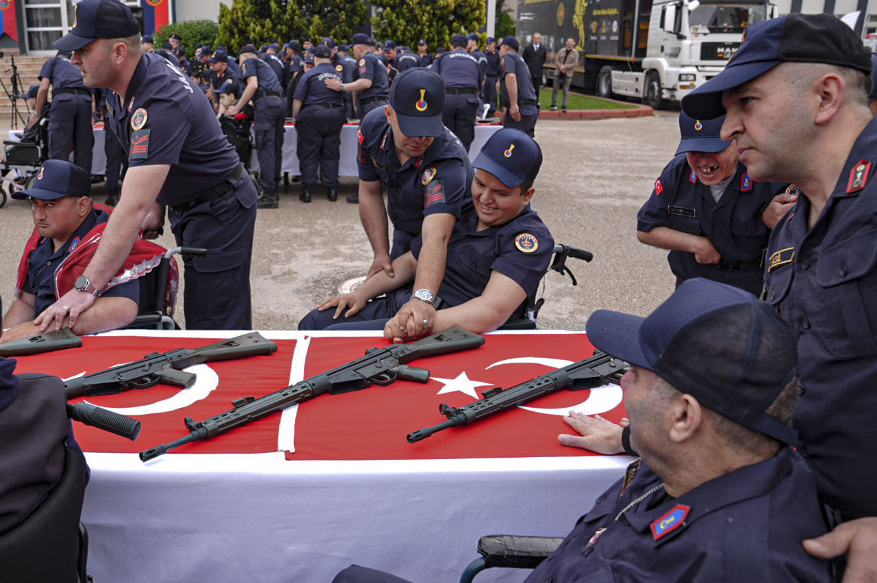 - İl Jandarma Komutanı Tümgeneral Cengiz Yıldız:
- "Şanlı Türk bayrağımızın