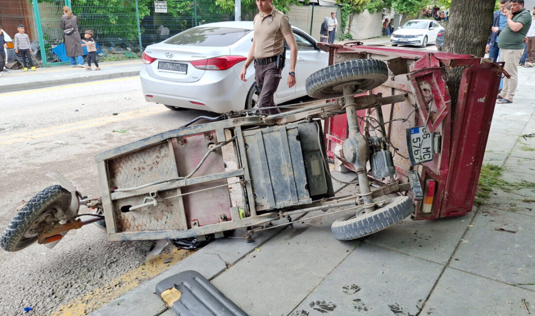 ANKARA (AA) – Ankara'nın Beypazarı ilçesinde otomobil ile elektrikli bisikletin