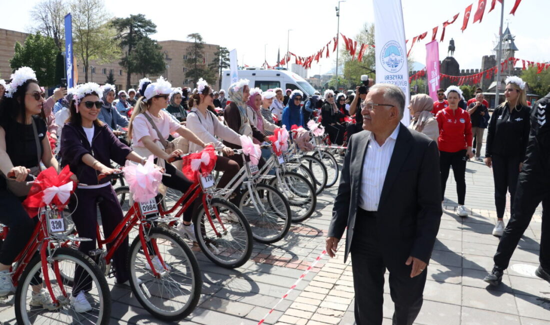 KAYSERİ (AA) – Kayseri'de Anneler Günü dolayısıyla düzenlenen etkinlikte, aileler