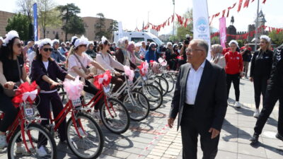 KAYSERİ (AA) – Kayseri'de Anneler Günü dolayısıyla düzenlenen etkinlikte, aileler
