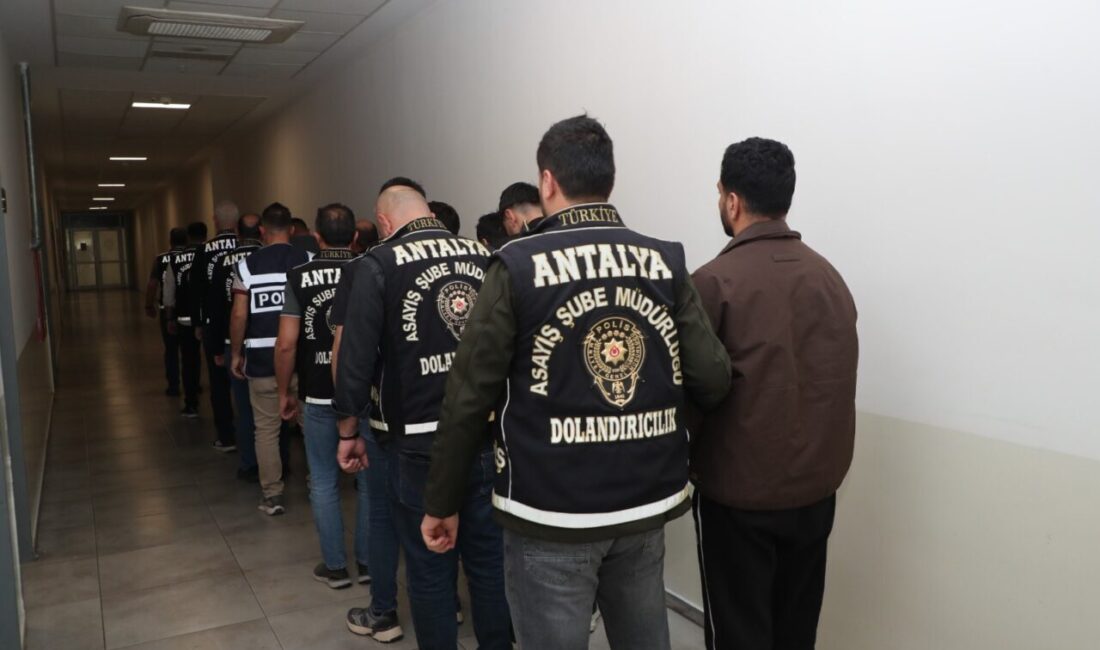 ANTALYA (AA) – Antalya merkezli 8 ilde düzenlenen nitelikli dolandırıcılık