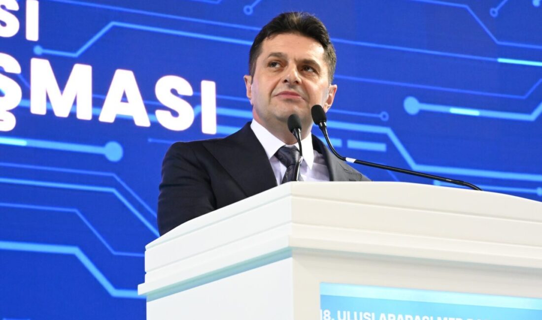 - TÜBİTAK Başkan Yardımcısı Mesut Güner:
- "Türkiye'nin sizlere ihtiyacı var.