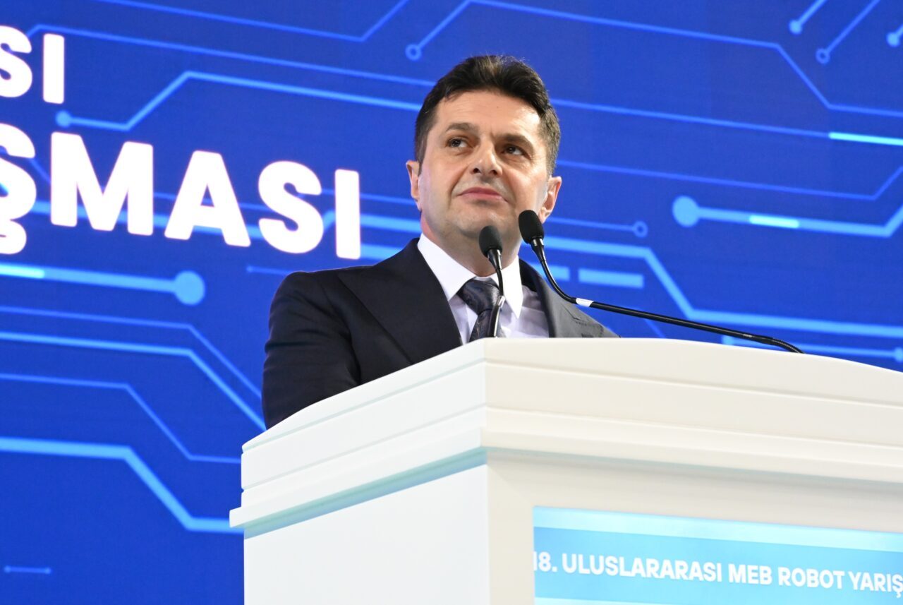 - TÜBİTAK Başkan Yardımcısı Mesut Güner:
- "Türkiye'nin sizlere ihtiyacı var.