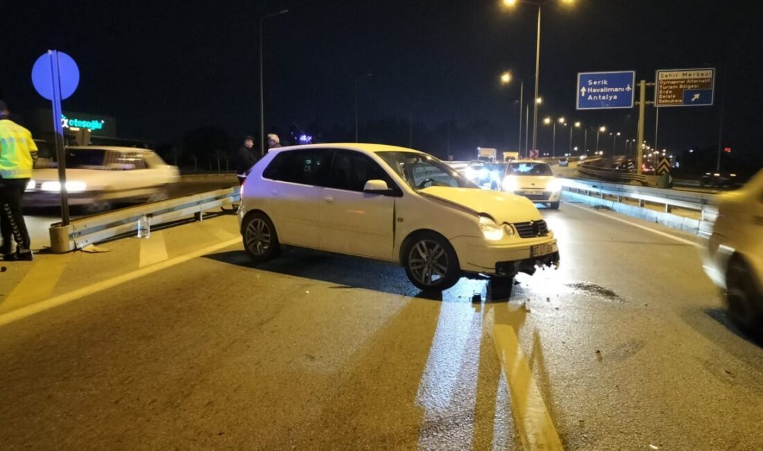 ANTALYA (AA) – Antalya'nın Manavgat ilçesinde otomobilin bariyerlere çarpması sonucu