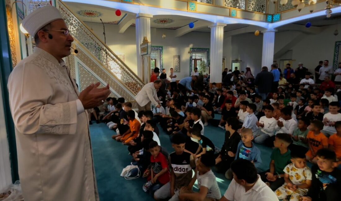 ANTALYA (AA) – Antalya'nın Kumluca ilçesinde Kurban Bayramı'nda geleneksel hale