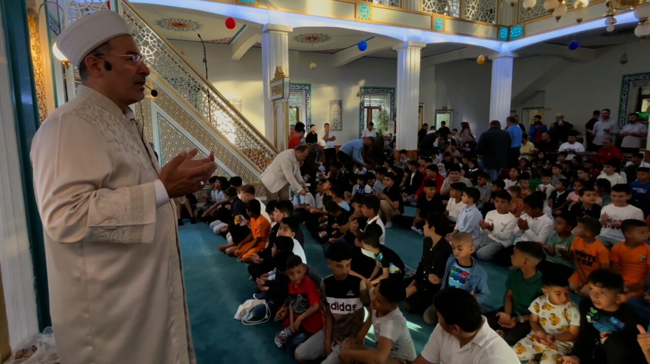 ANTALYA (AA) – Antalya'nın Kumluca ilçesinde Kurban Bayramı'nda geleneksel hale