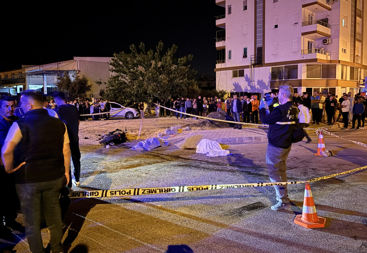 ANTALYA (AA) – Antalya'nın Kumluca ilçesinde belediyeye ait çöp kamyonu