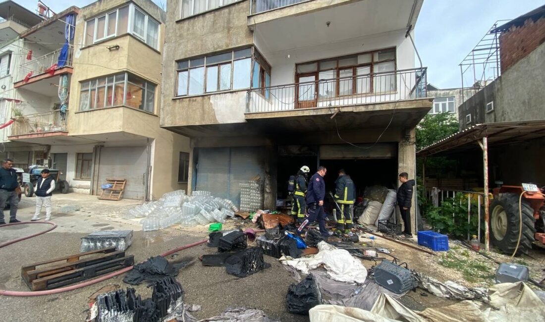 ANTALYA (AA) – Antalya'nın Serik ilçesinde züccaciye deposunda çıkan yangın
