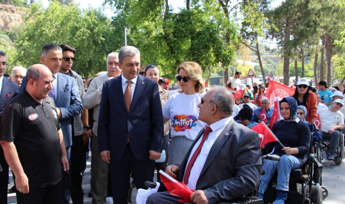 ANTALYA (AA) – Antalya'da, Engelliler Haftası dolayısıyla düzenlenen "3. Engelli,