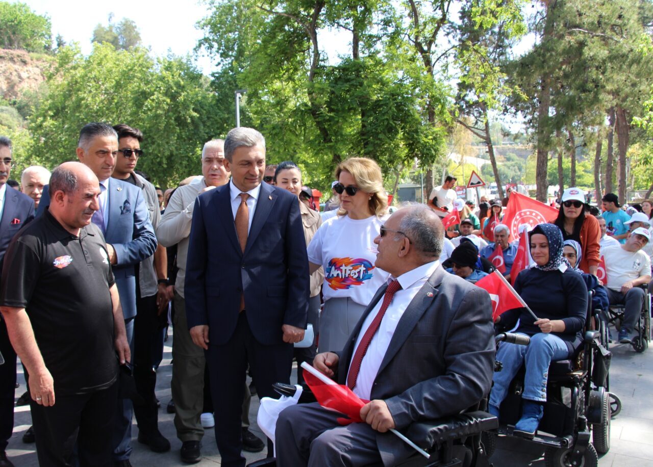 ANTALYA (AA) – Antalya'da, Engelliler Haftası dolayısıyla düzenlenen "3. Engelli,