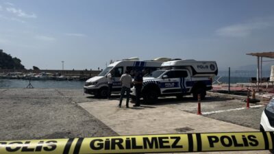 ANTALYA (AA) – Antalya'da Düden Şelalesi'nin denize döküldüğü falezlerden düştüğü