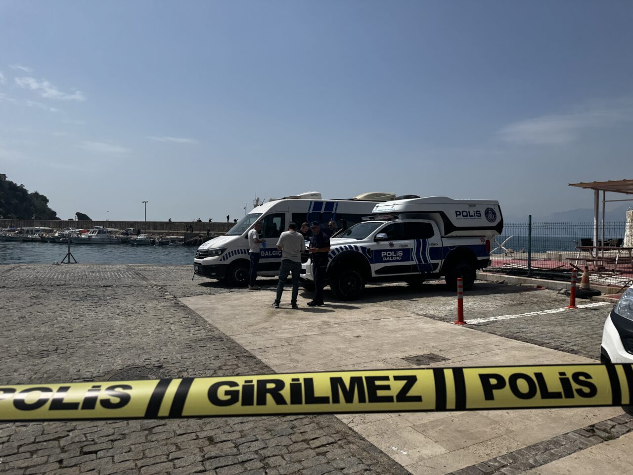 ANTALYA (AA) – Antalya'da Düden Şelalesi'nin denize döküldüğü falezlerden düştüğü