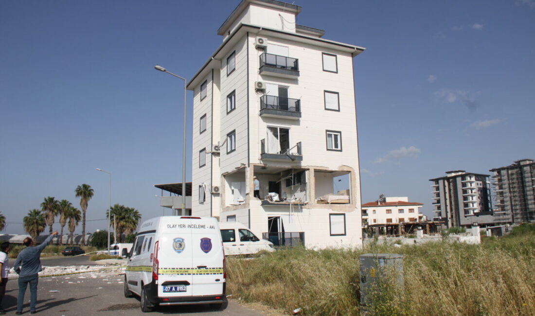 ANTALYA (AA) – Antalya'nın Serik ilçesinde apartman dairesinde mutfak tüpünden