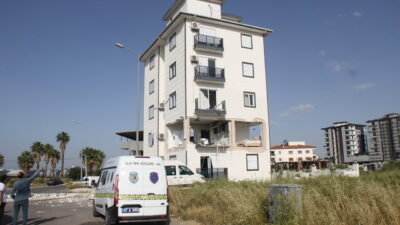 ANTALYA (AA) – Antalya'nın Serik ilçesinde apartman dairesinde mutfak tüpünden