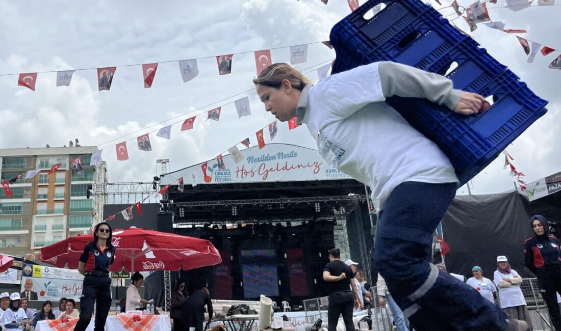 ANTALYA (AA) – Antalya'nın Kumluca ilçesinde düzenlenen 27. Geleneksel Tarım