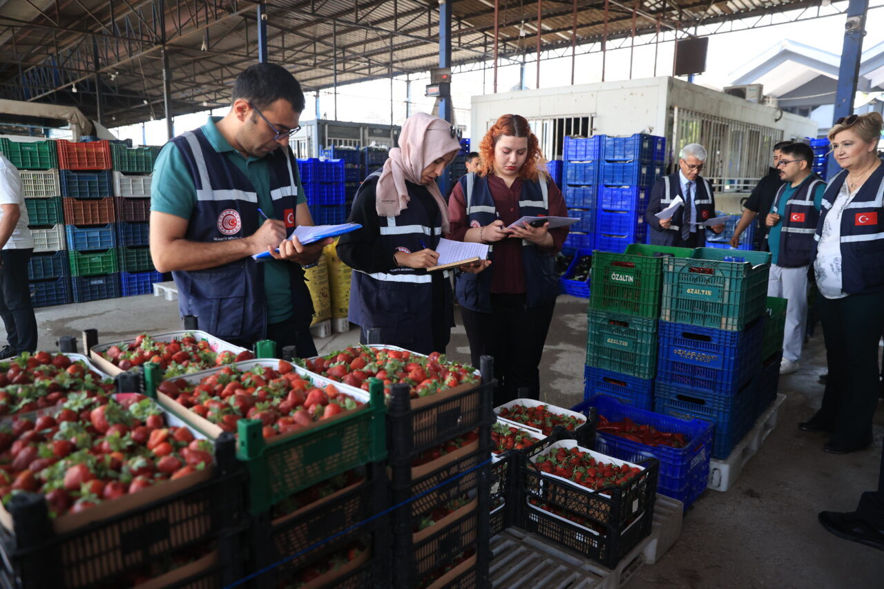 ANTALYA (AA) – Antalya'da, Ticaret İl Müdürlüğü ekiplerince toptancı hali