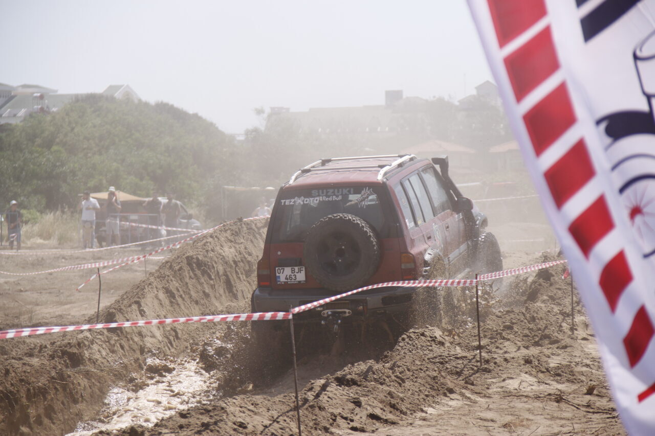 ANTALYA (AA) – Antalya'nın Serik ilçesinde off-road ve kamp etkinliği