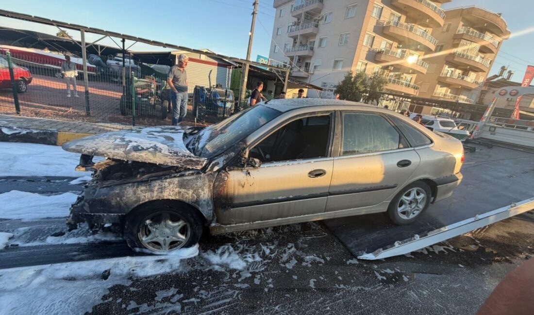 ANTALYA (AA) – Antalya'nın Demre ilçesinde bir otomobilde çıkan yangın