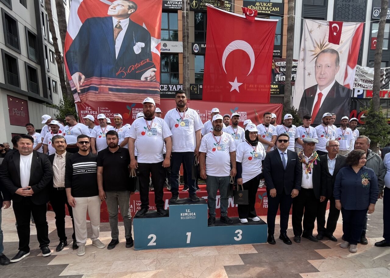 ANTALYA (AA) – Antalya'nın Kumluca ilçesindeki 27. Tarım ve Seracılık