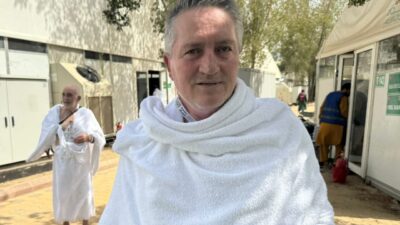 - Hacı adaylarından Azime Akarçay:
- "Dualar çok güzeldi, ağladık, sarıldık.