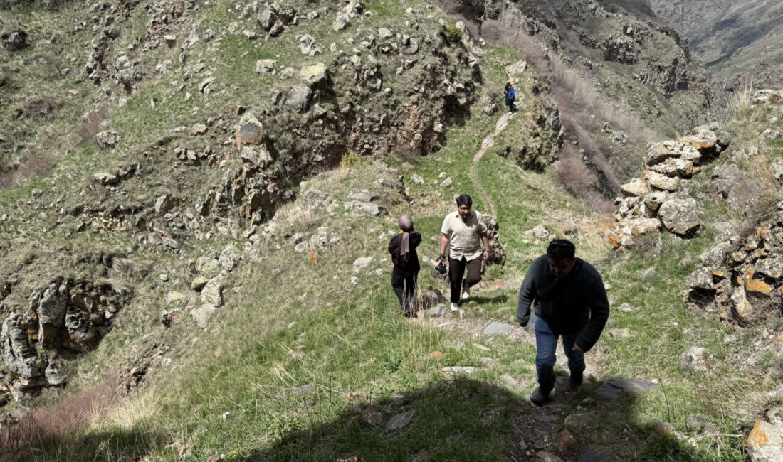 ARDAHAN (AA) – Ardahan Üniversitesi bünyesinde düzenlenen uygulamalı fotoğraf eğitimine