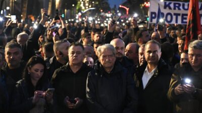 TİRAN (AA) – Arnavutluk'un başkenti Tiran'da, ana muhalefetteki Demokratik Partinin