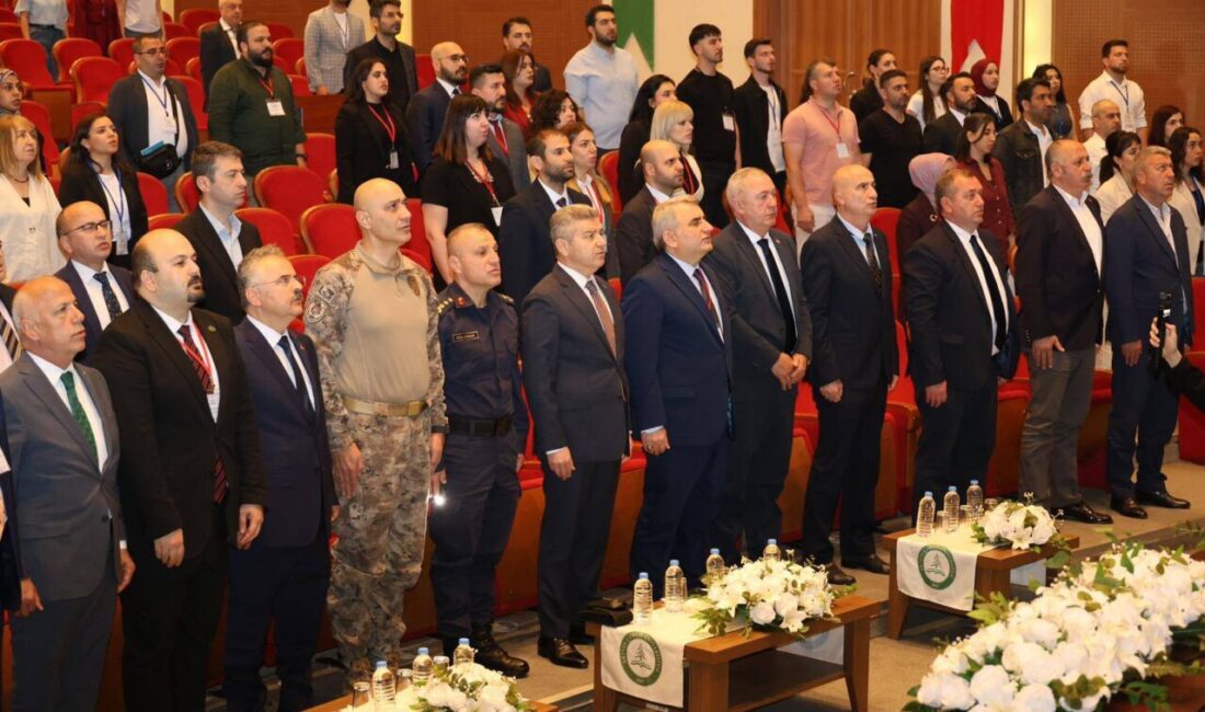 ARTVİN (AA) – Artvin Çoruh Üniversitesince düzenlenen "3. Uluslararası Ekoloji,