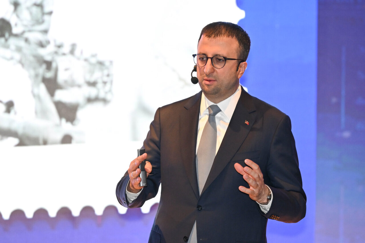 - "ASELSAN olarak gençlerimizle devamlı temas halindeyiz. Türkiye'nin ilk kamikaze