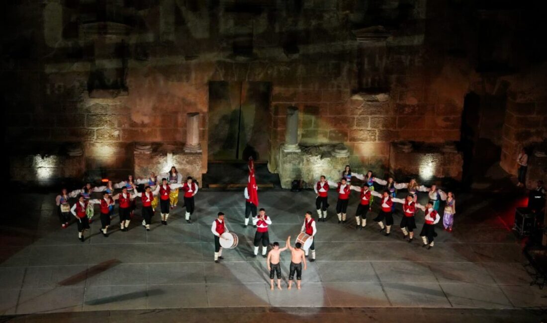 ANTALYA (AA) – Antalya'daki Aspendos Antik Tiyatrosu'nda, Gençlik Haftası ile