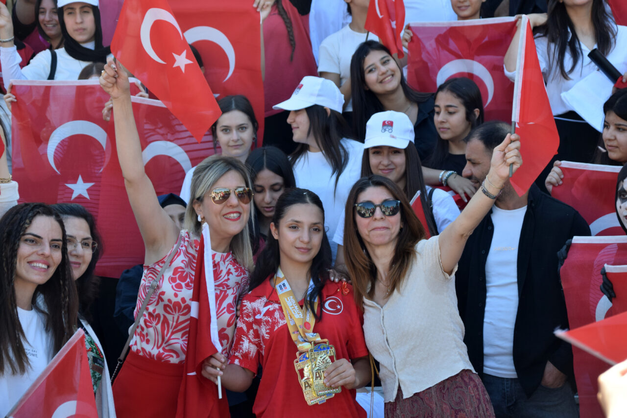 MANİSA (AA) – Macaristan'da düzenlenen Avrupa Bilek Güreşi Şampiyonası'nda 40