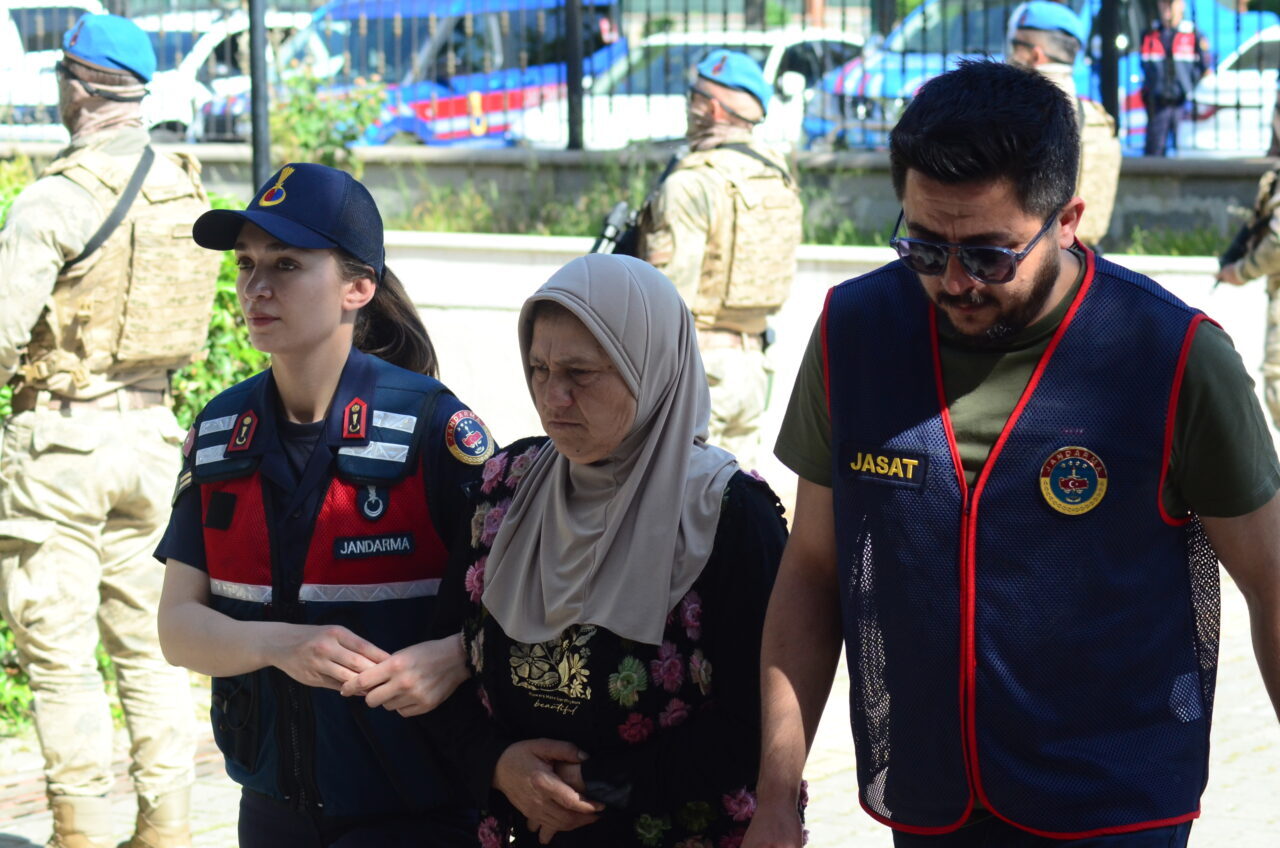 - Aralarında gencin annesi, babası ve dayısının da bulunduğu şüpheliler