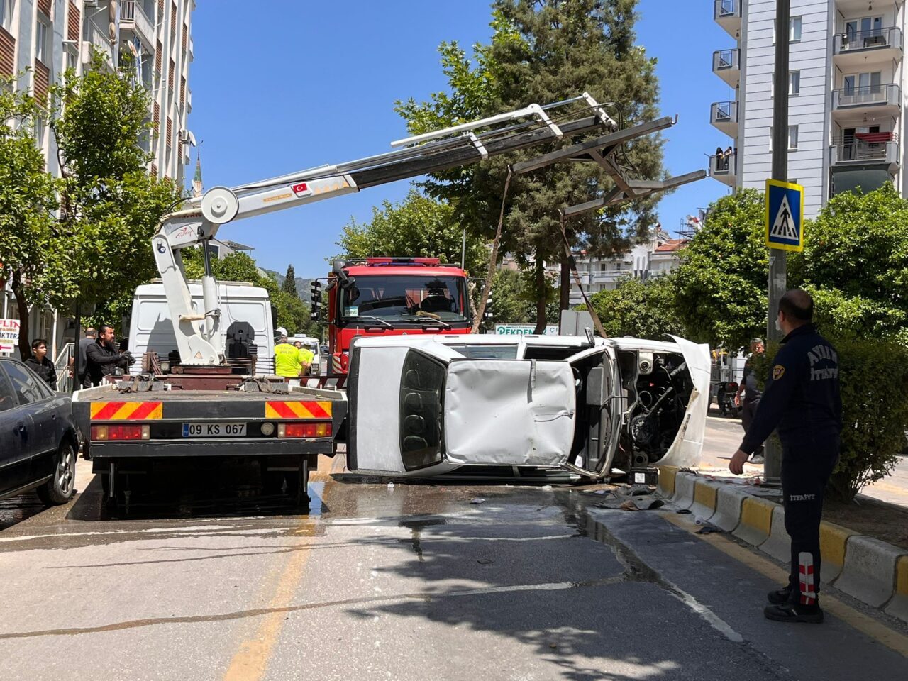 AYDIN (AA) – Aydın'ın Efeler ilçesinde kontrolden çıkıp devrilerek alev
