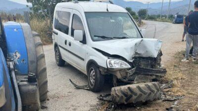 AYDIN (AA) – Aydın'ın Köşk ilçesinde hafif ticari araç ile