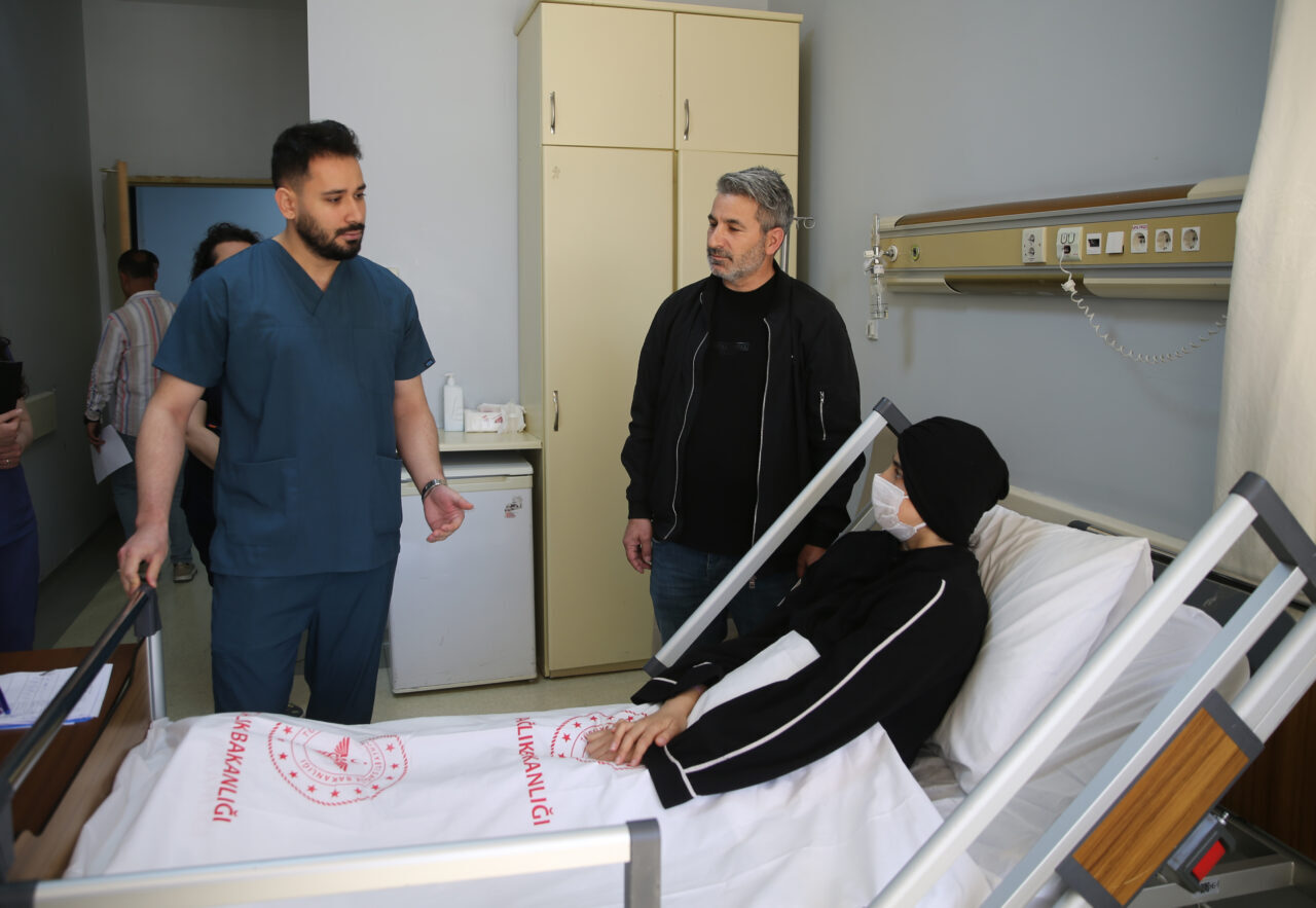 - Bingöl'de hipofiz adenomu kanaması nedeniyle görme kaybı yaşayan ve