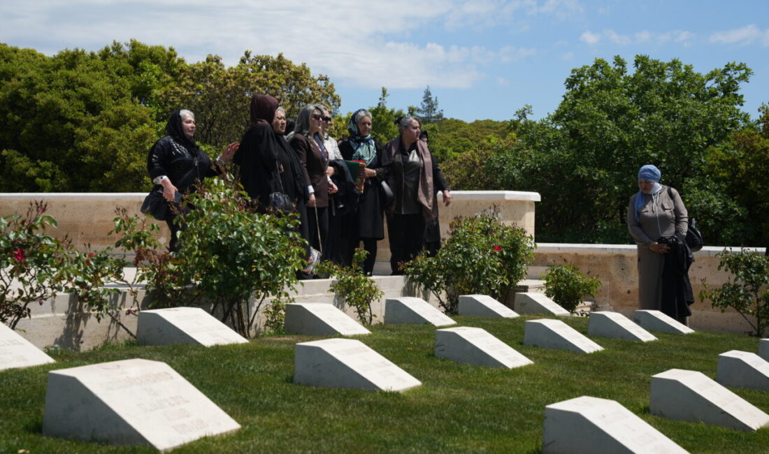 ÇANAKKALE (AA) – Azerbaycanlı şehit aileleri, Tarihi Gelibolu Yarımadası'nda bulunan