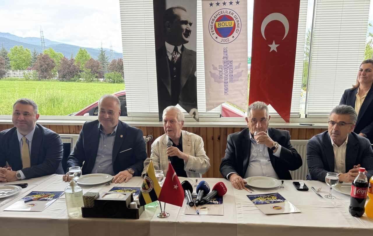 - "Fenerbahçe'ye hizmet etmiş Kuyt, Volkan, Dzeko... Bunlar gibi oyuncular